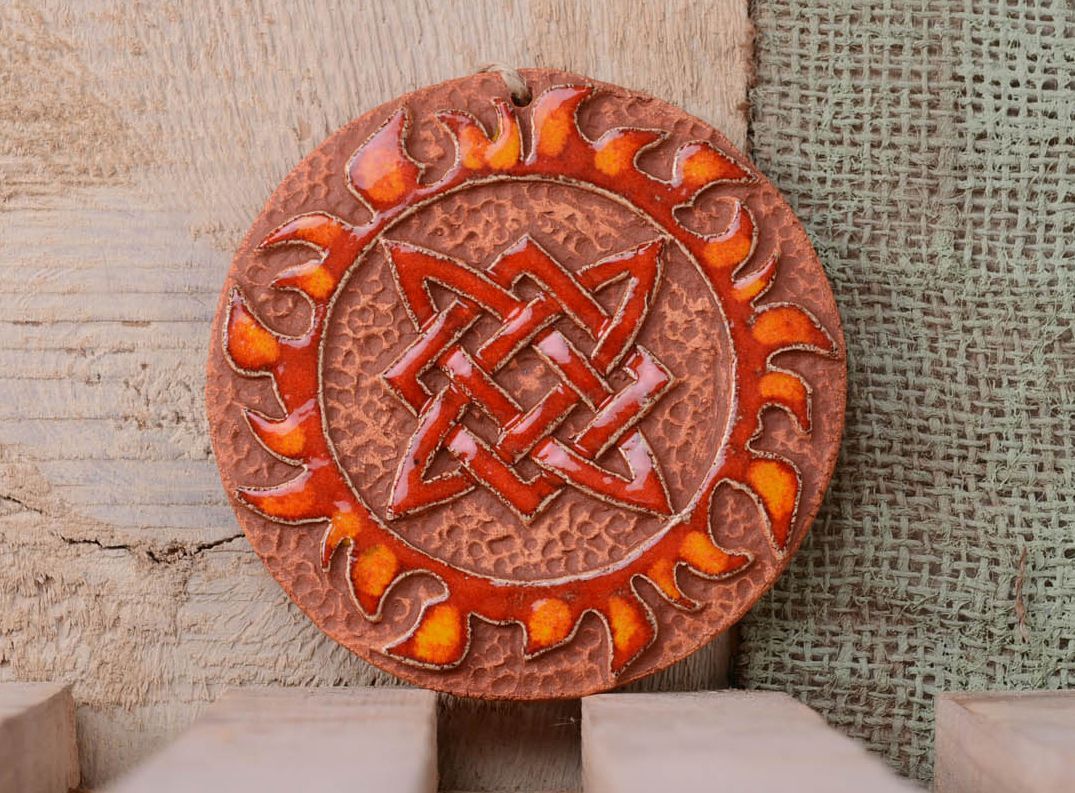 Pingente talismã de cerâmica com padrão de fogo coberto com esmalte Estrela da Rússia foto 1