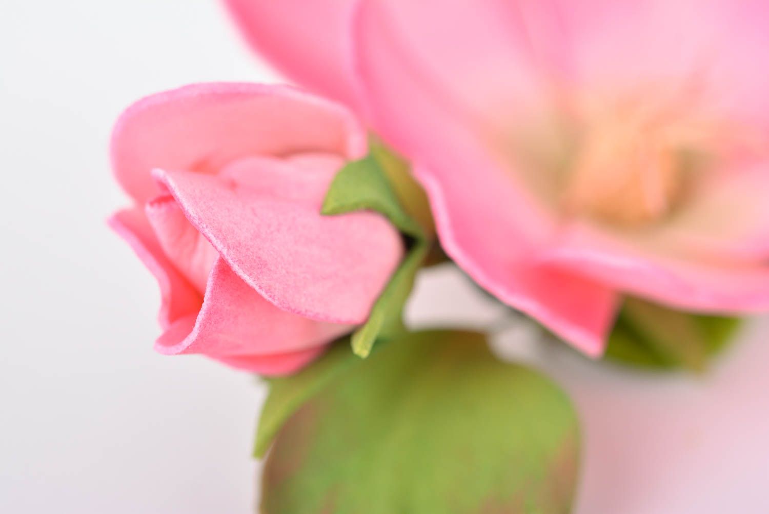 Брошь ручной работы яркий нежный цветок из фоамирана дизайнерское украшение фото 4