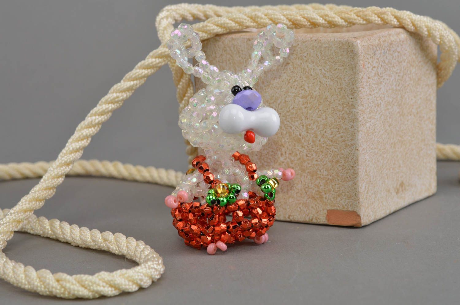 Lièvre en perles de rocaille fait main figurine petite décoration originale photo 1