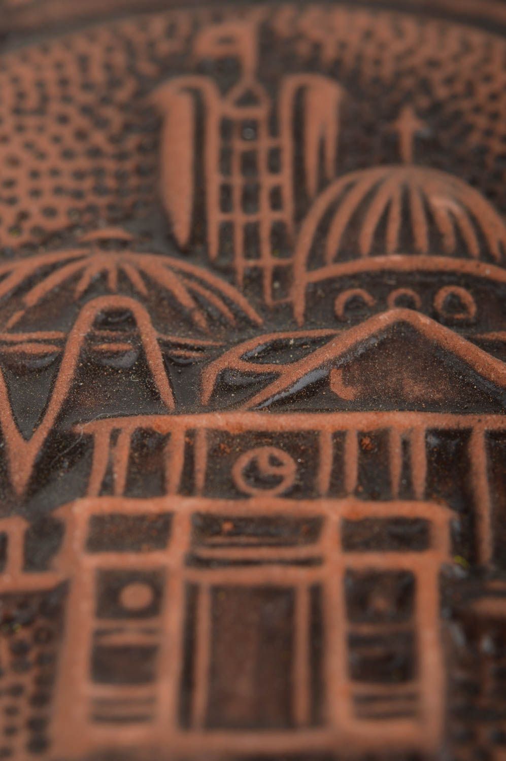 Керамическая интерьерная подвеска из красной глины медаль города ручной работы фото 4
