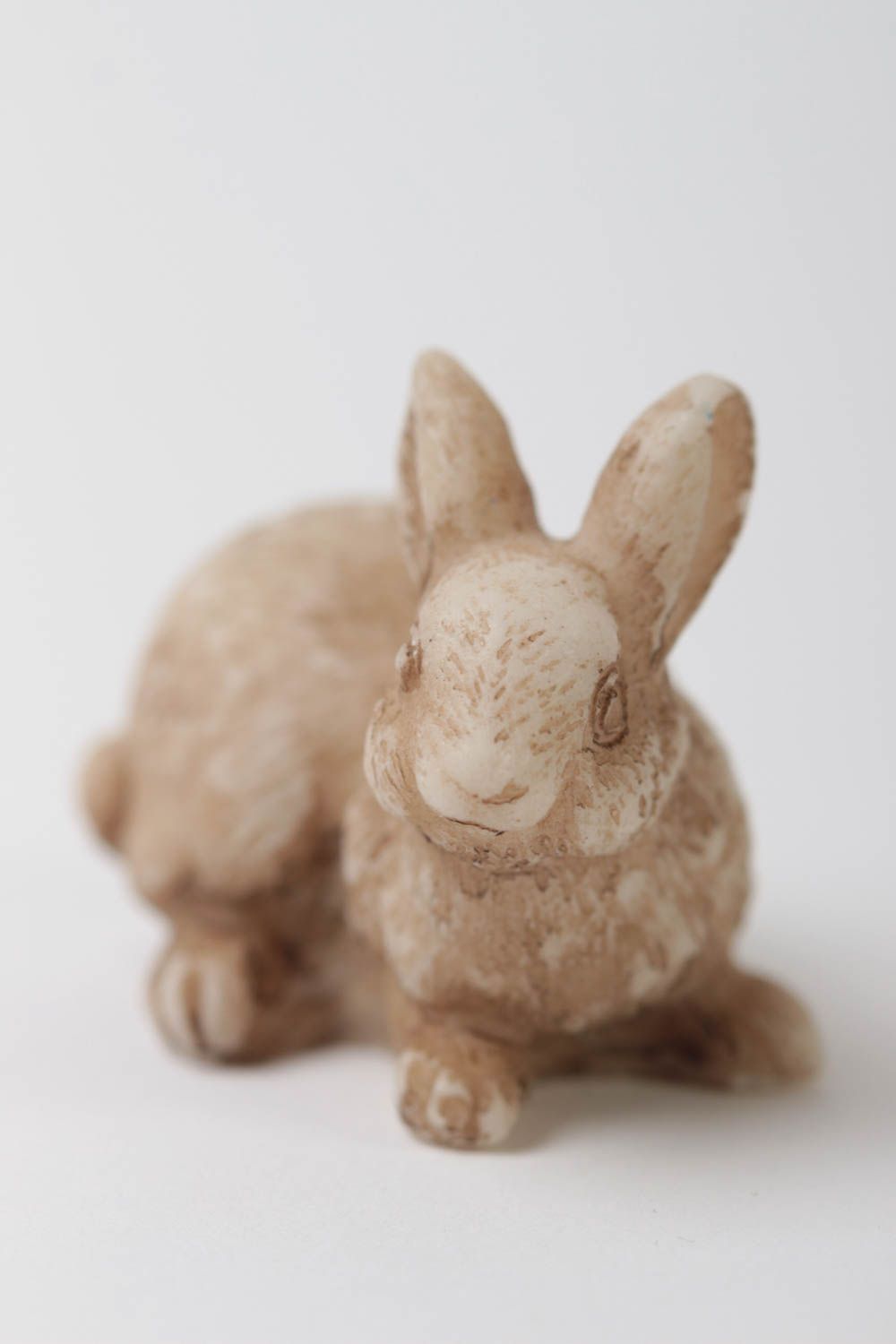 Статуэтка из полимерной смолы и мраморной крошки в виде кролика ручной работы фото 4