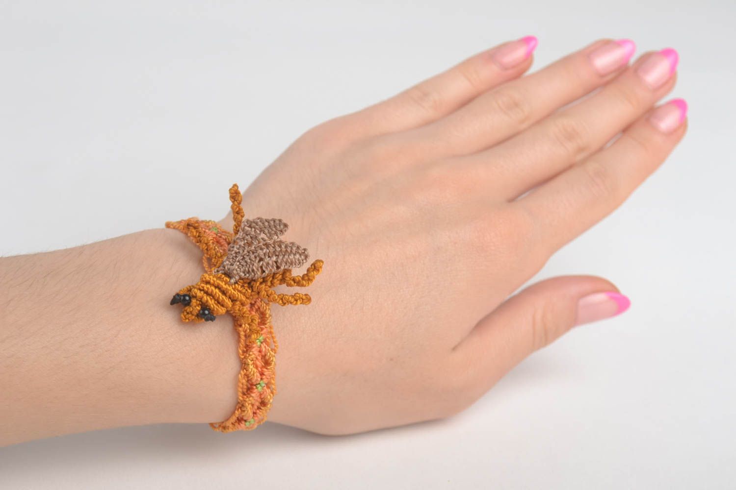 Bracelet textile Bijou fait main en fils synthétiques Broche fantaisie cadeau photo 1