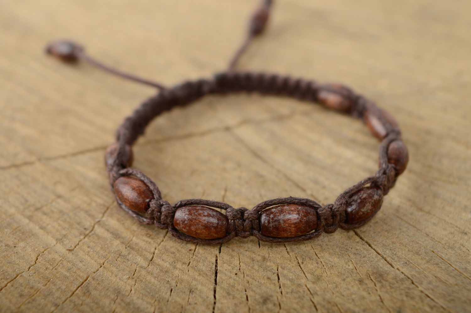 Bracelet en macramé tressé marron lacet ciré et perles en bois fait main photo 1