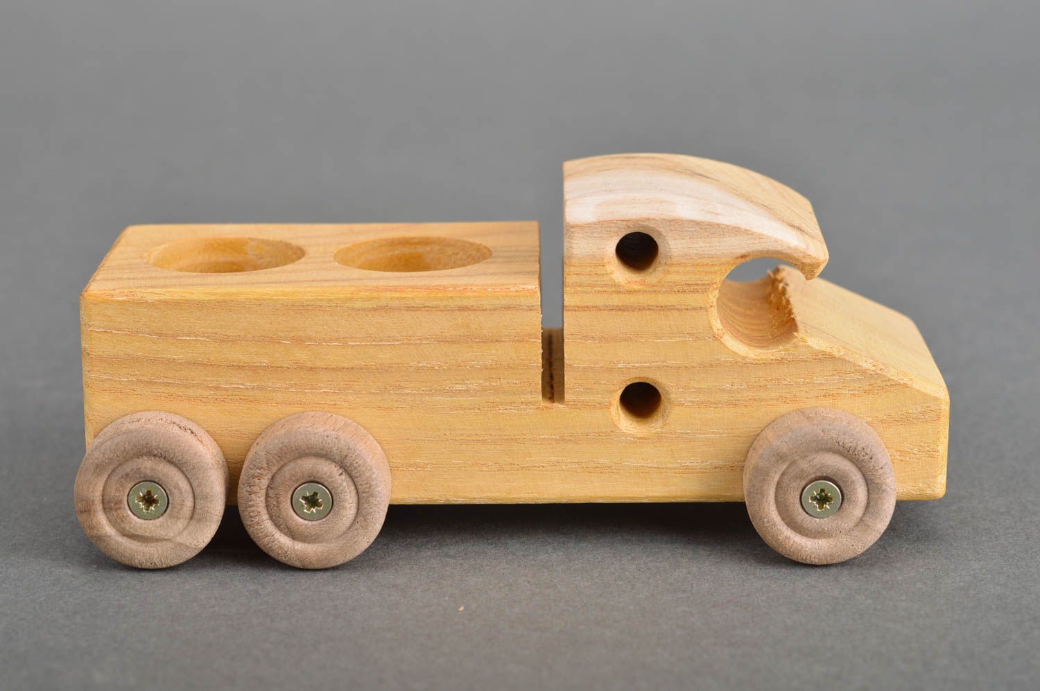 Öko reines schönes Zieh Spielzeug Lkw aus Holz für Jungen handgemacht geschnitzt foto 1