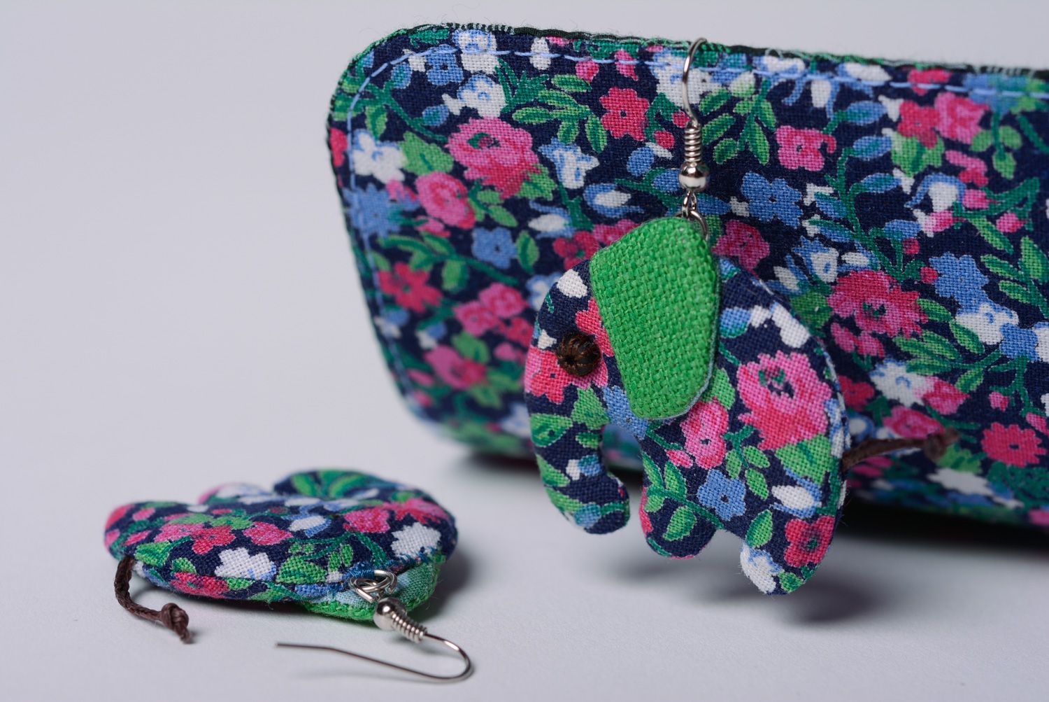 Пестрый комплект из ткани женский кошелек и текстильные серьги фото 5