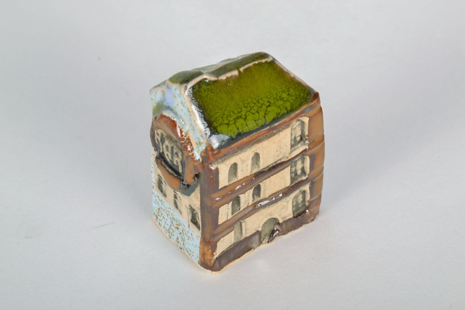 Clay figurine Bar with Green Roof photo 3