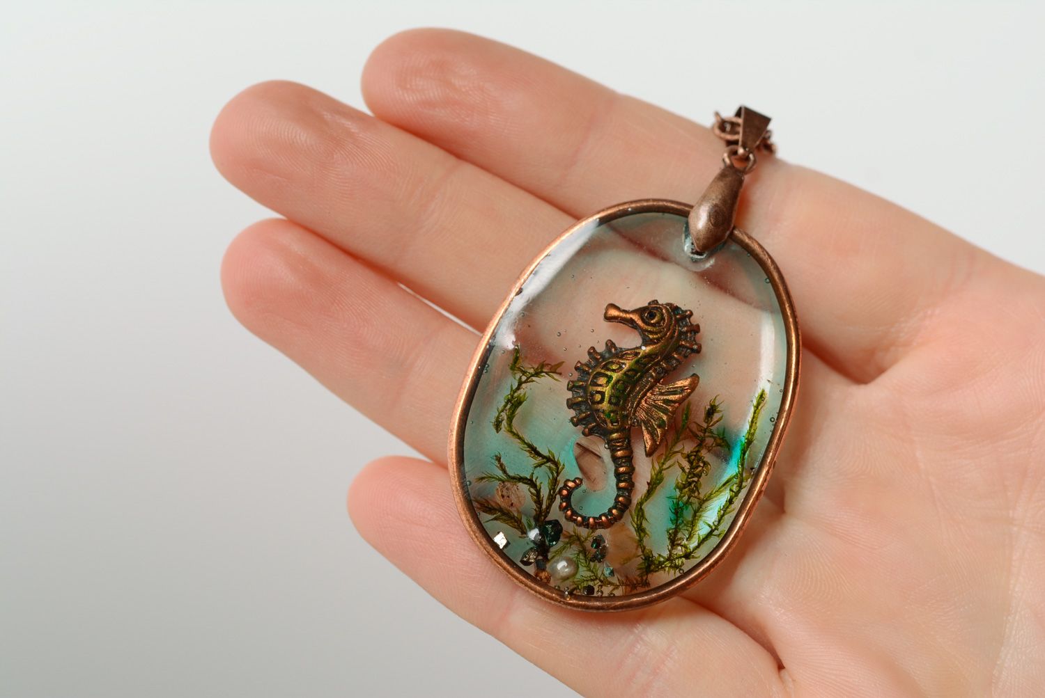 Copper neck pendant with moss coated with epoxy resin with long chain photo 3