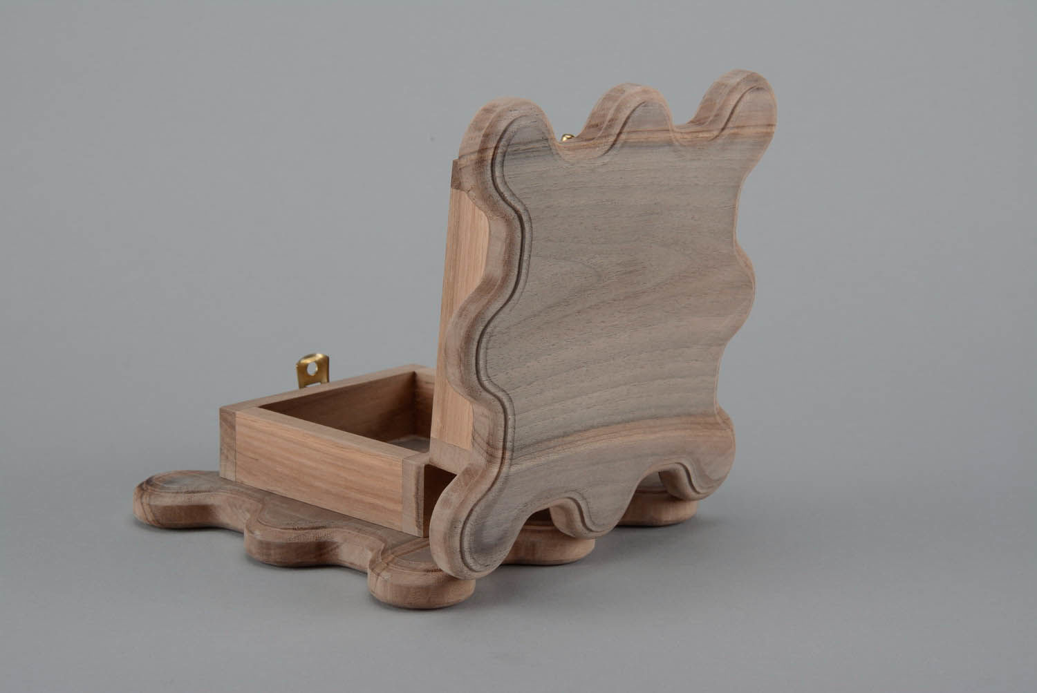 Handmade Roh-Holzschatulle mit Schließe foto 2