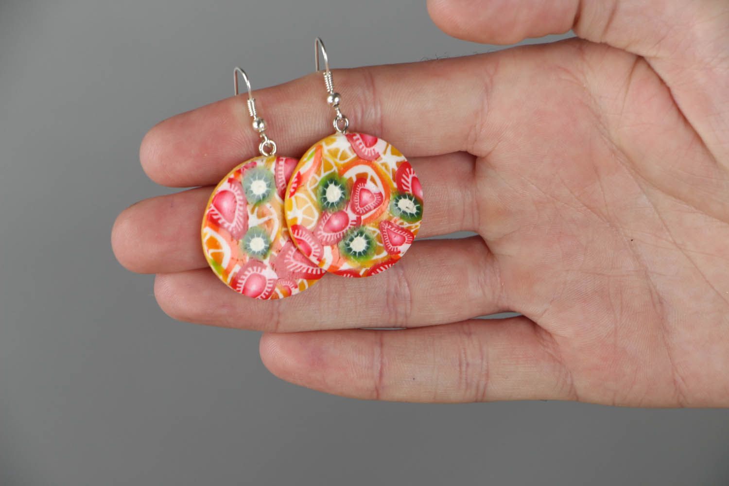 Bright round earrings photo 4