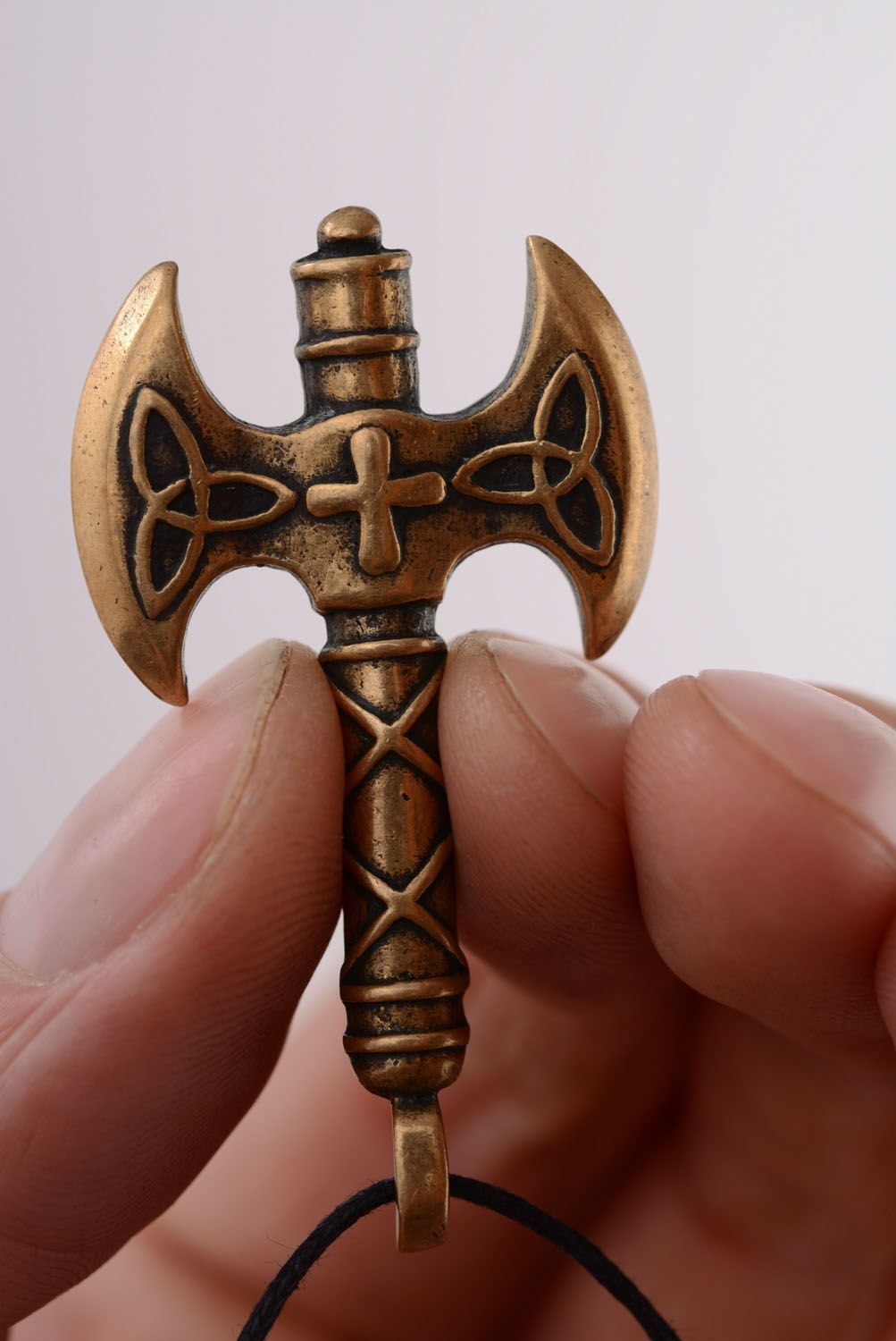 Pendentif en bronze fait main original Hache celtique photo 3