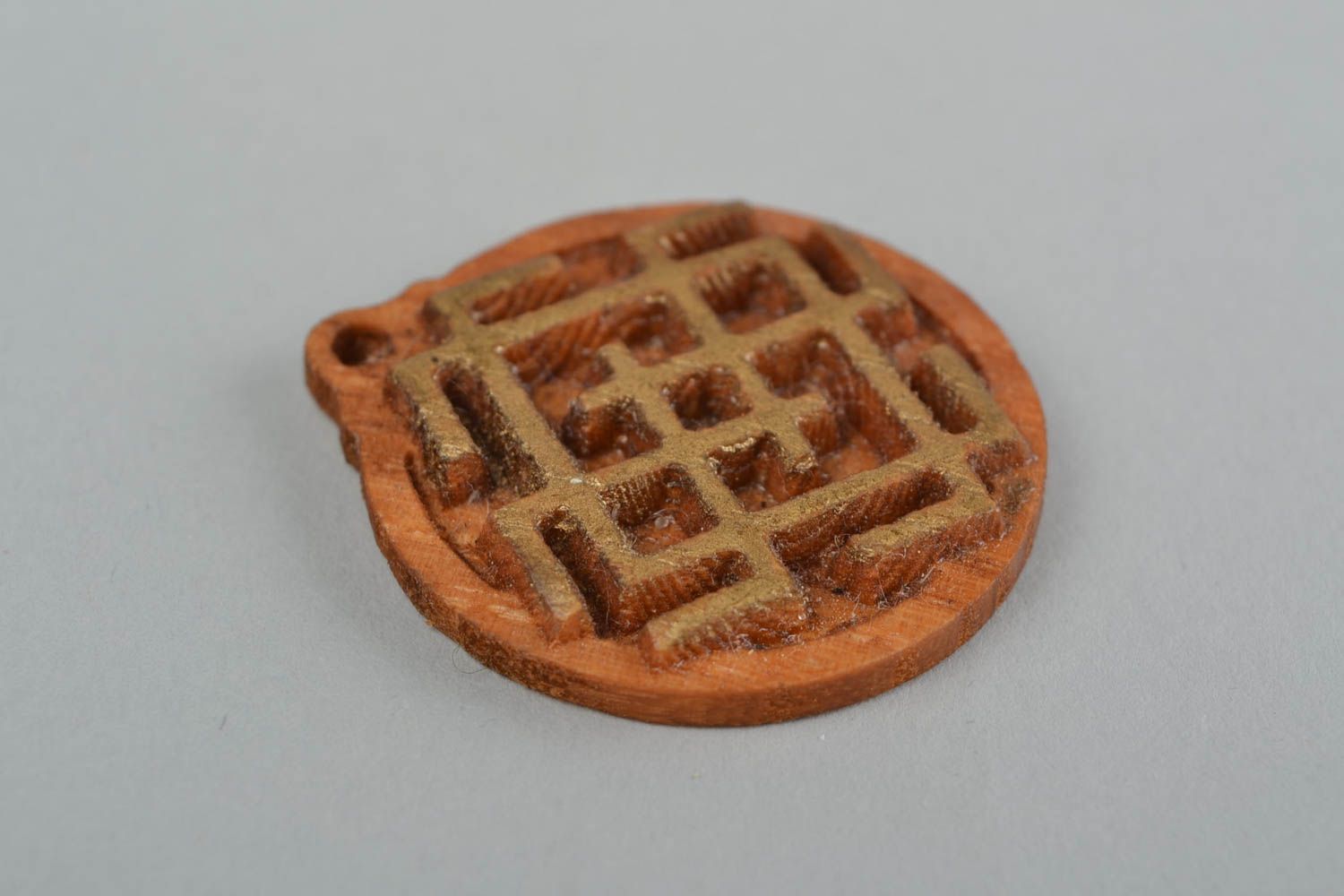 Pendentif amulette en bois de chêne peint rond fait main avec symbole Belobog photo 4