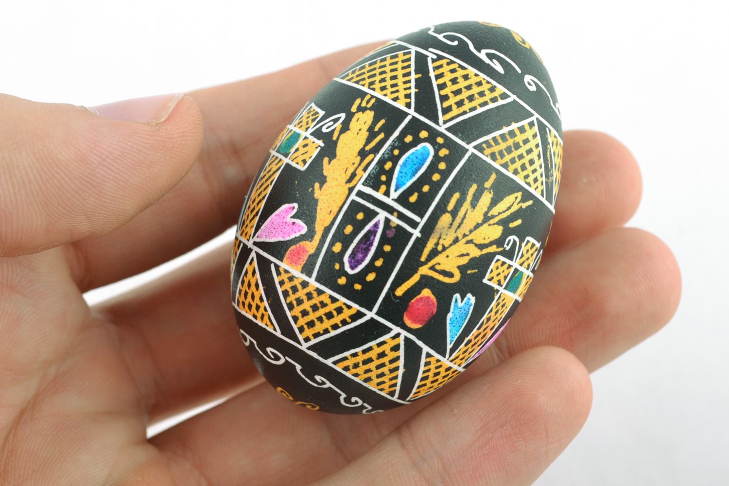 Huevo de Pascua pintado en técnica de cera foto 2