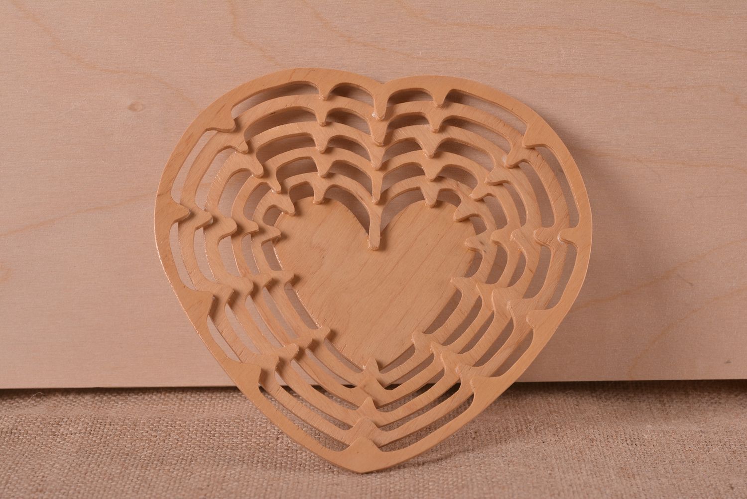 Деревянное изделие хэнд мэйд емкость для конфет в форме сердца декор для дома фото 1
