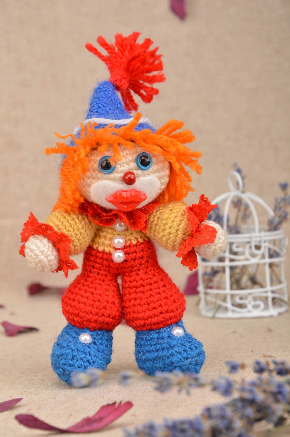 Handgemachtes gehäkeltes Spielzeug Clown mit großen Lippen Geschenk fürs Kind  foto 1