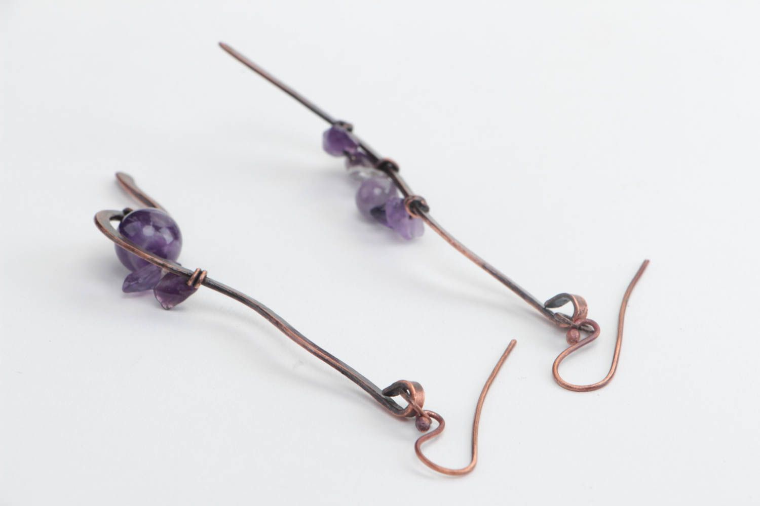 Handmade long curved dangling earrings forged of copper with amethyst beads photo 4