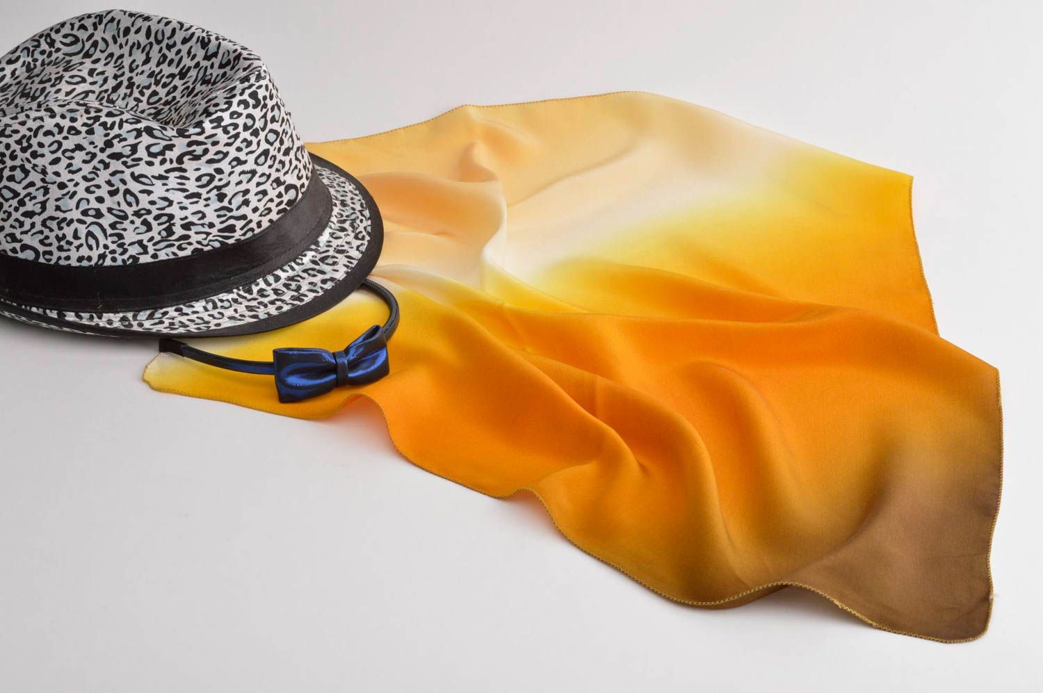 Желтый платок ручной работы платок из шелка женский аксессуар расписной фото 1