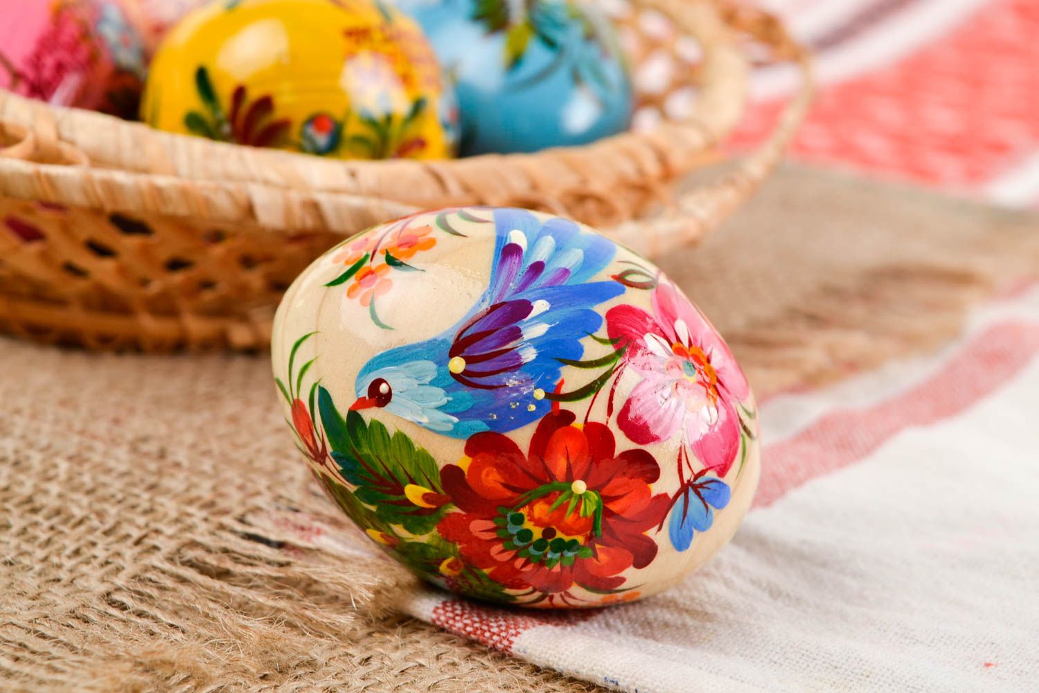Пасхальное яйцо ручной работы подарок из дерева с птицей декор интерьера фото 5