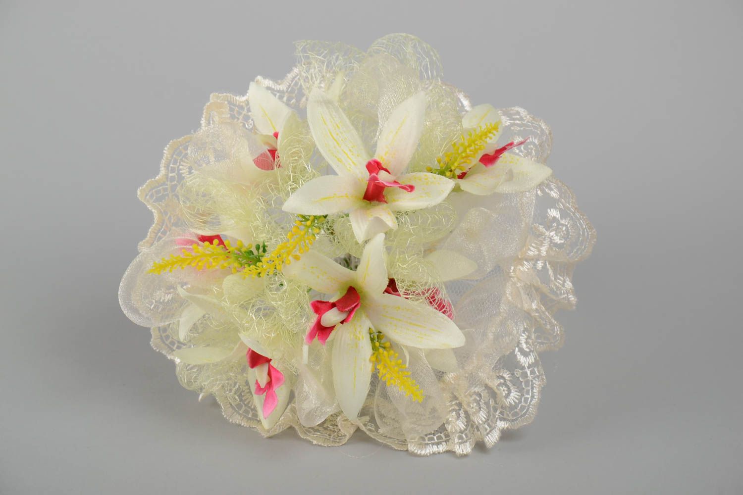 Красивый свадебный букет из искусственных цветов ручной работы с орхидеями фото 2