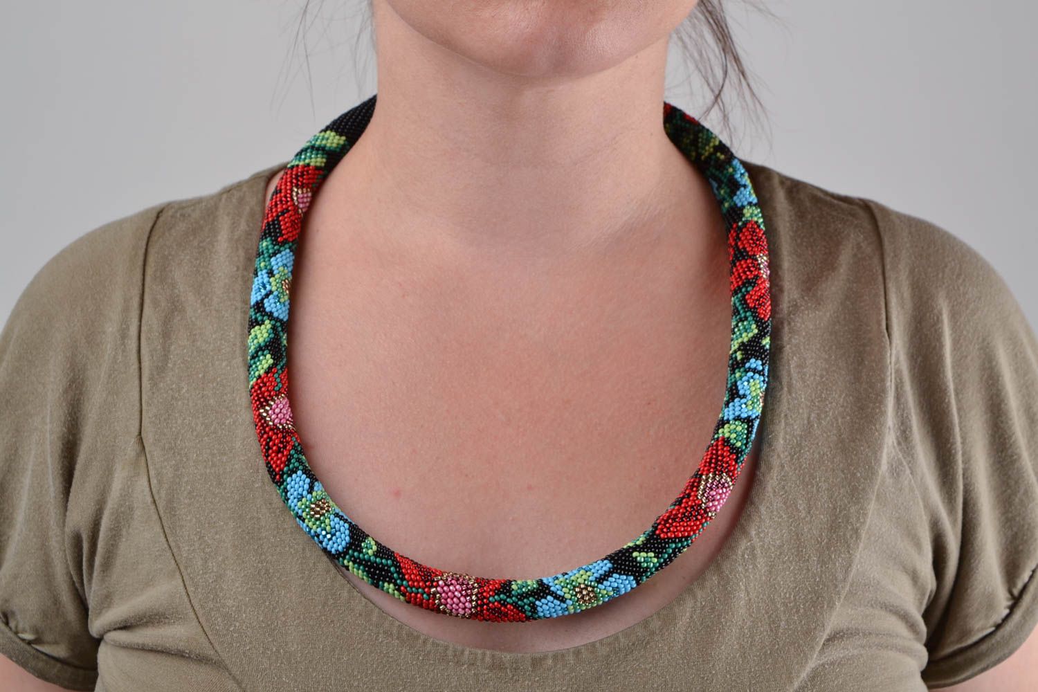 Цветочное ожерелье из бисера чешского ручной работы нарядное красочное фото 1