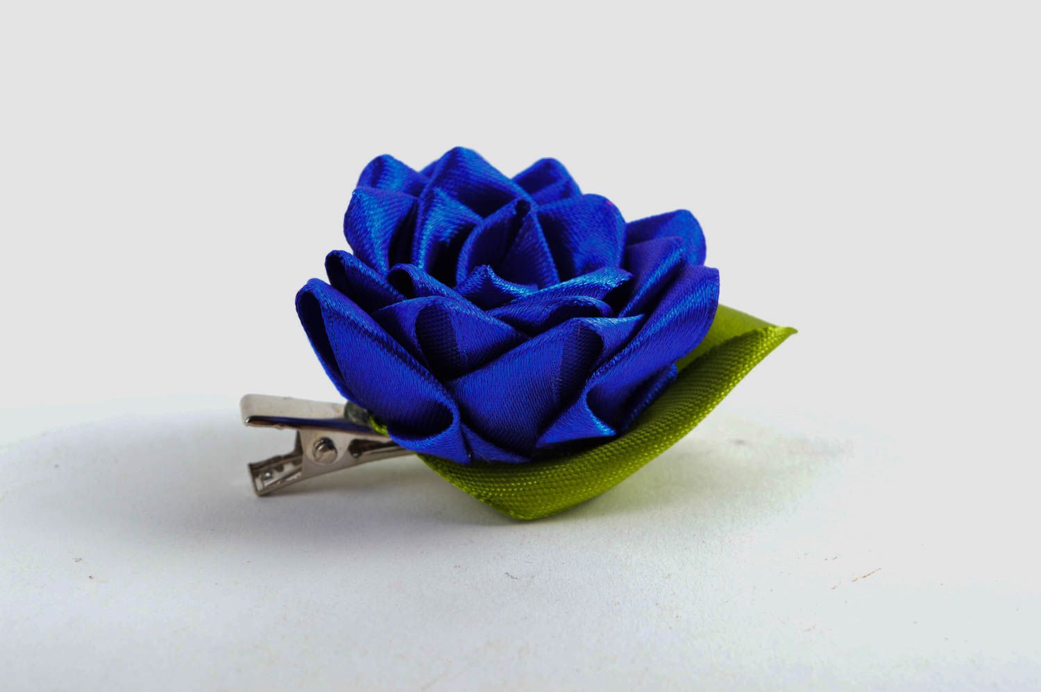 Pince cheveux fleur de rose bleue faite main Accessoire cheveux enfant photo 2