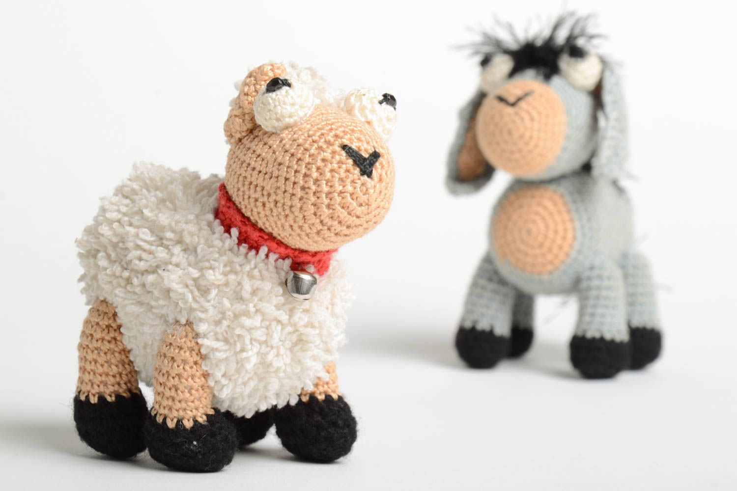 Jouets tricotés au crochet Peluches faites main Cadeau enfant Âne et mouton photo 2