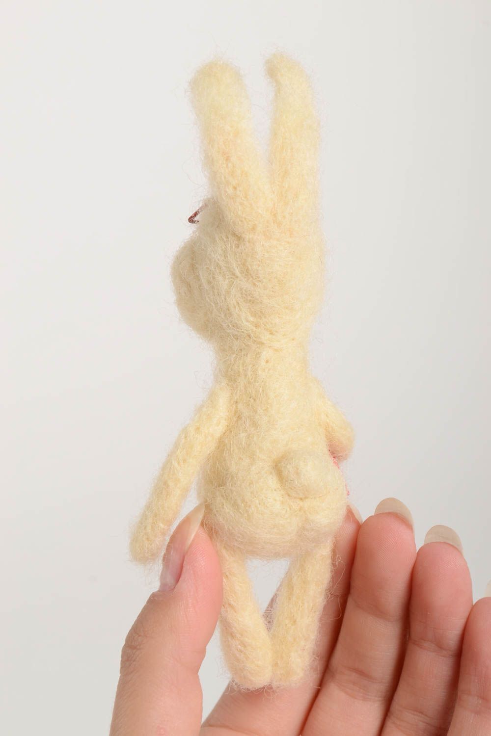 Handmade Filz Spielzeug Kuscheltier Hase mit Buch Geschenk für Kinder  foto 4