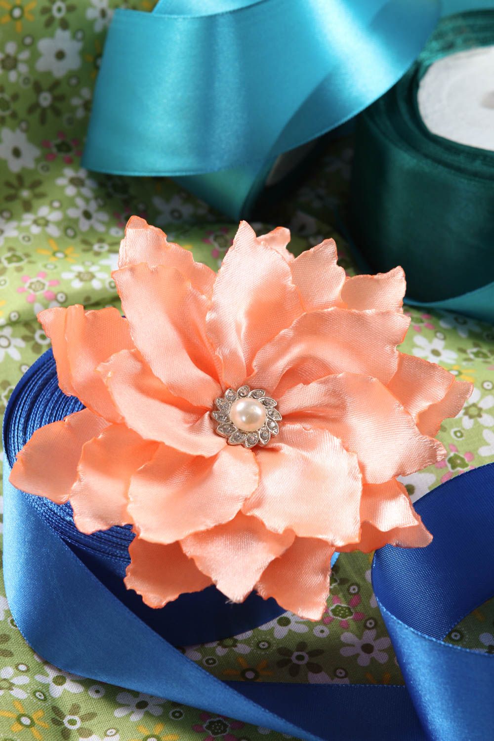 Barrette cheveux fleur rose faite main en satin et strass Accessoire coiffure photo 1