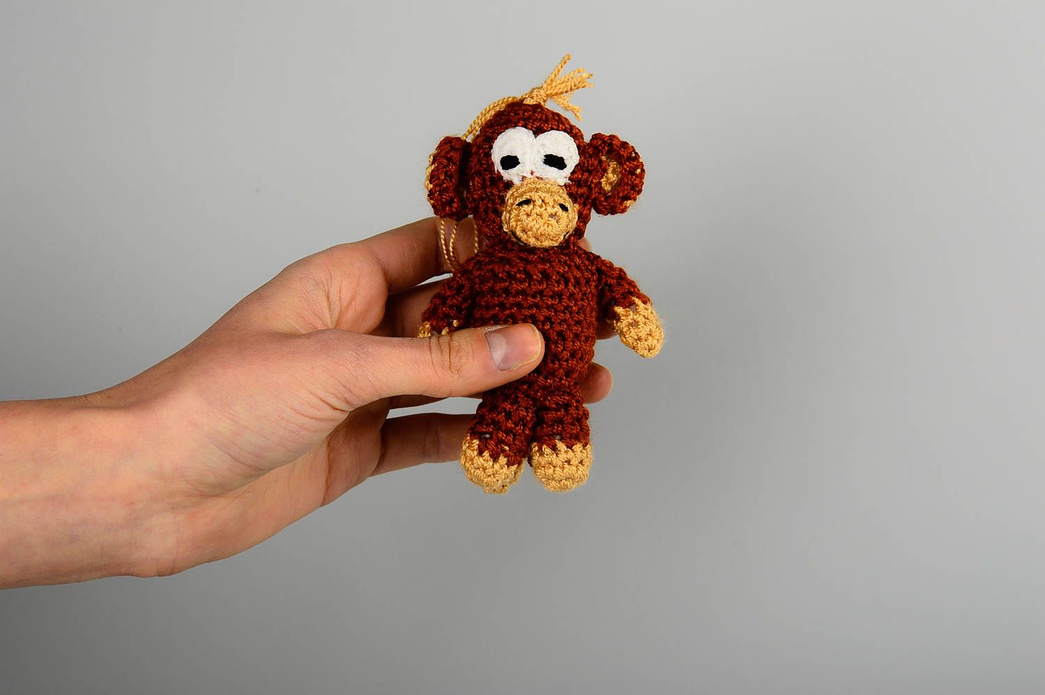 Брелок для ключей хэнд мэйд брелок-игрушка вязаный брелок коричневый обезьянка фото 2