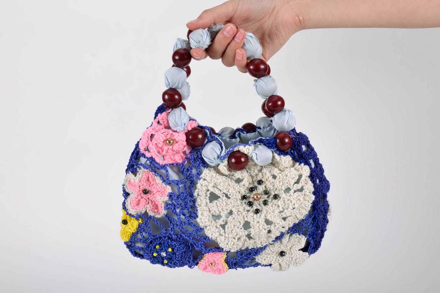 Crocheted purse with woolen threads photo 5