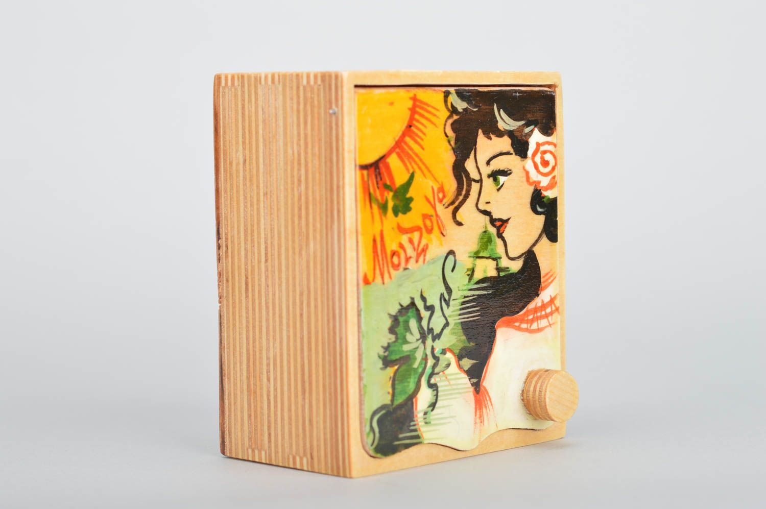 Фанерная шкатулка покрытая лаком прямоугольная ручной работы с рисунком девушки фото 1