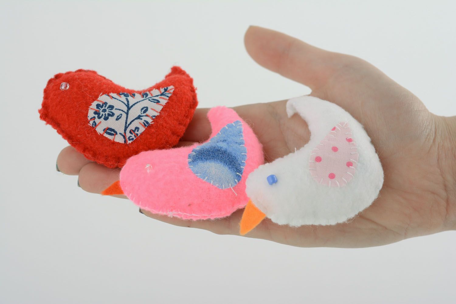 Ensemble des jouets oiseaux en tissu faits main aromatisés rose rouge et blanc photo 3