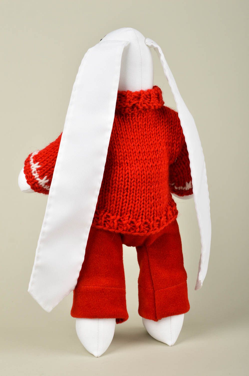 Peluche lapin en tenue rouge Jouet fait main en tissu Cadeau pour enfant photo 4