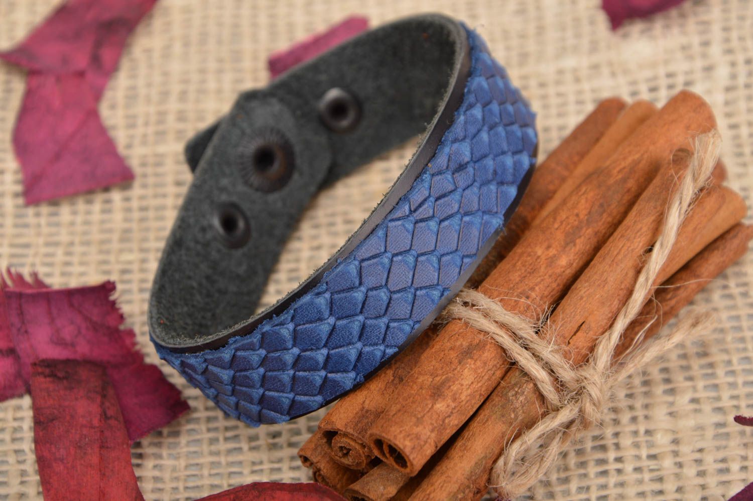 Geflochtenes Armband aus Leder blau handmade schön originell Schlangenhaut foto 1