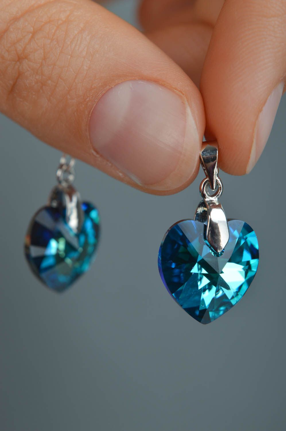 Conjunto de bisutería hecha a mano de cristal pendientes y colgante azules foto 2