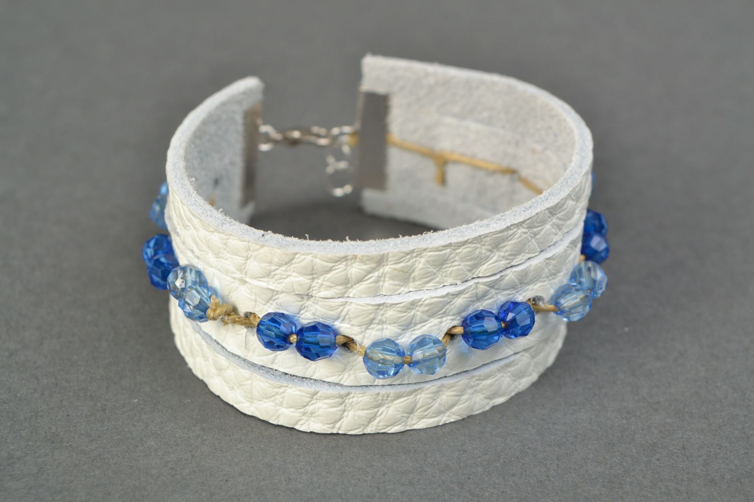 White genuine leather bracelet with beads photo 1