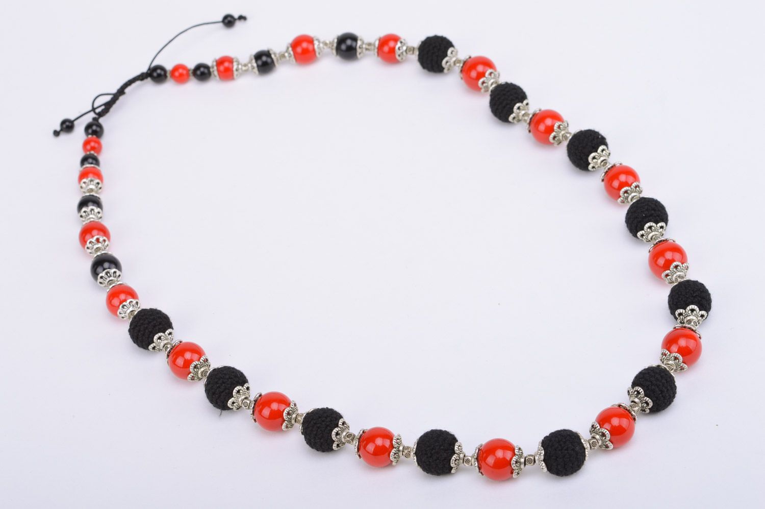 Handmade bright long necklace with crochet over beads of red and black colors photo 5