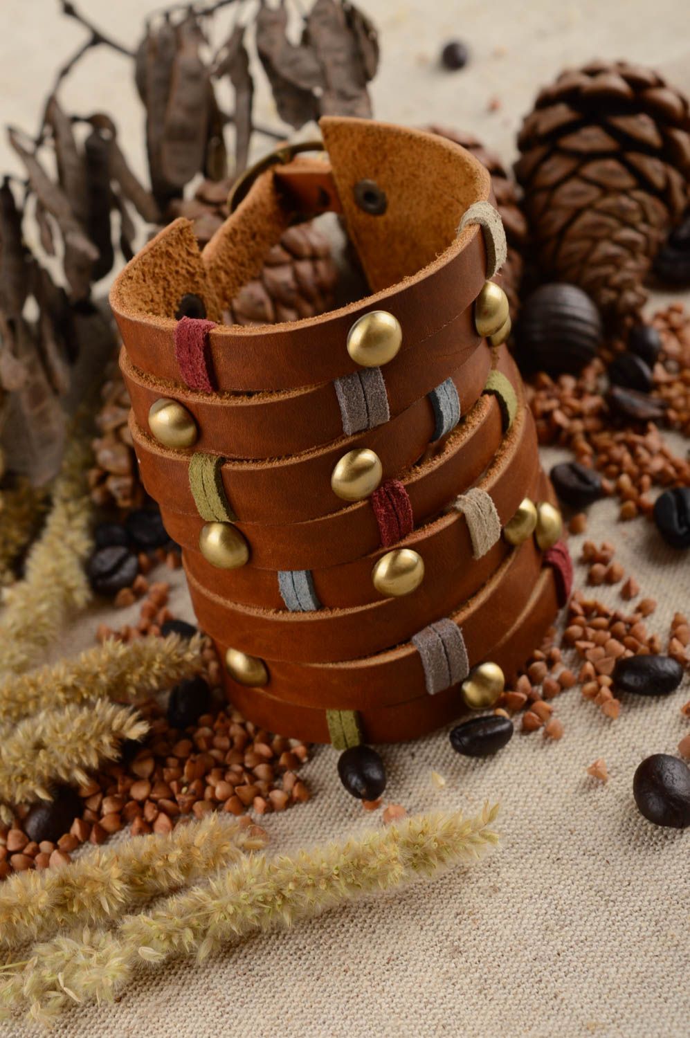 Pulsera de cuero con remaches artesanal accesorio para mujer regalo original foto 1