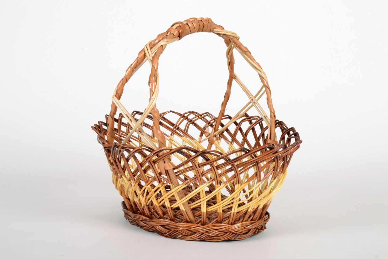 Wicker basket with handle photo 3