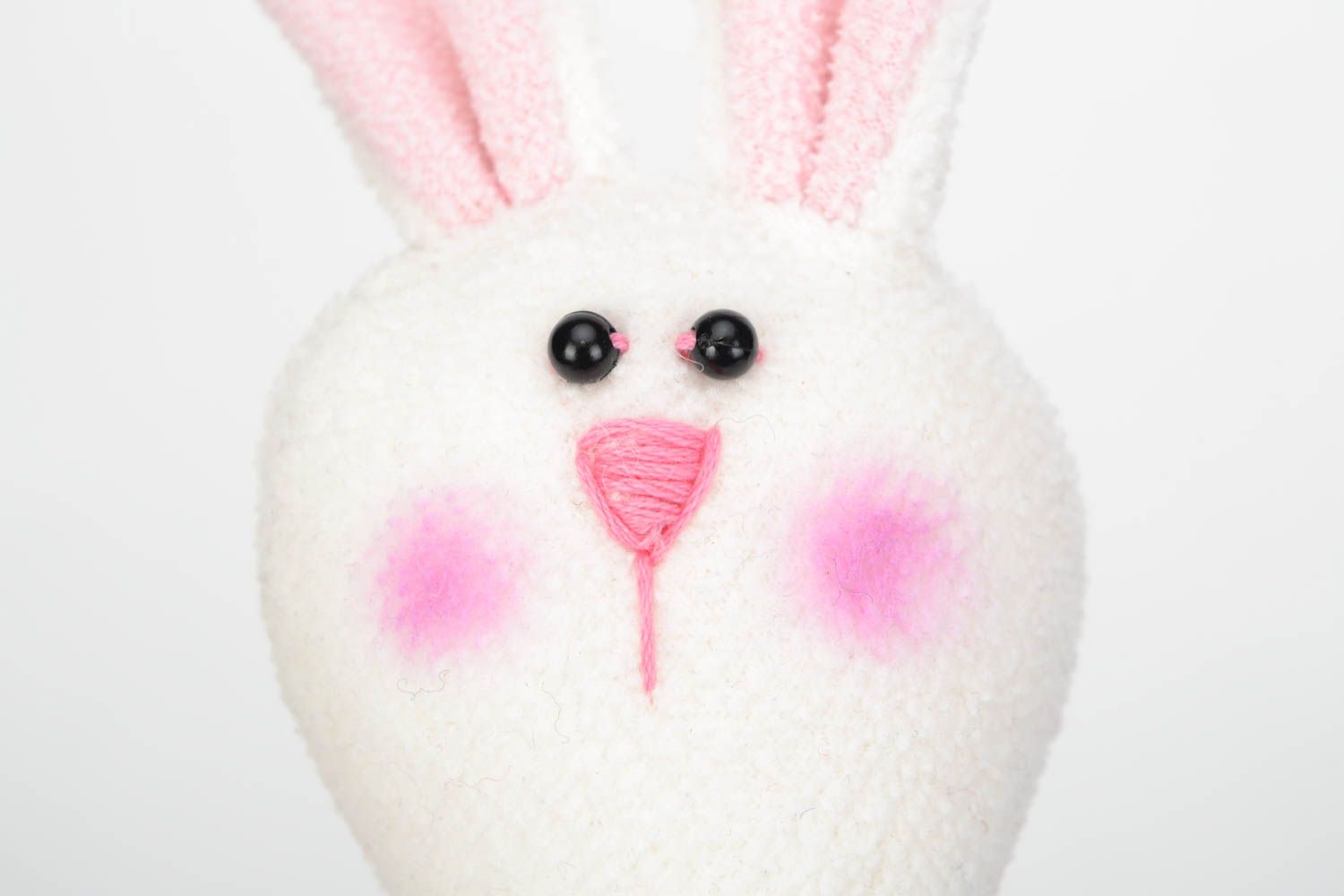 Текстильный заяц с куличом игрушка ручной работы белая на Пасху красивая фото 4