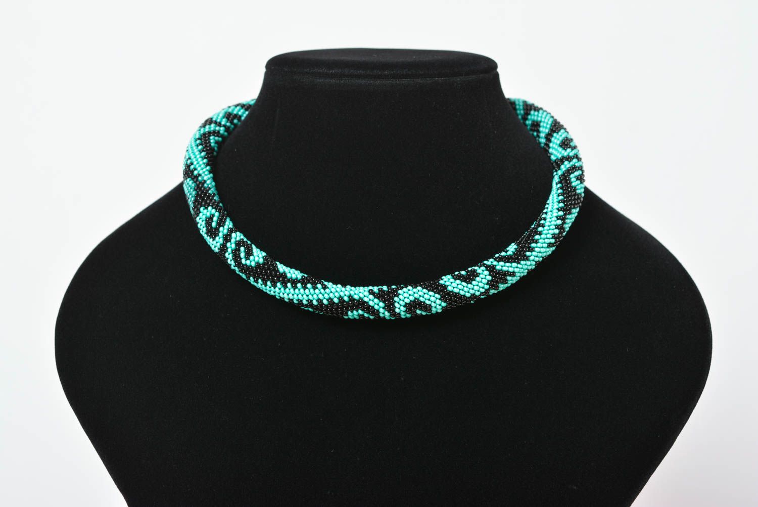 Collier spirale Bijou fait main Cadeau femme noir turquoise perles de rocaille photo 3