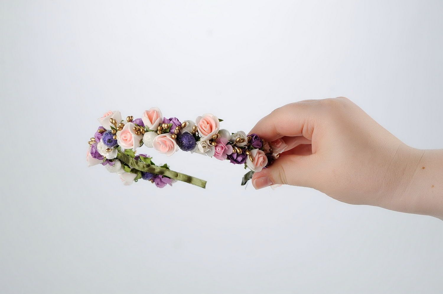 Headband with artificial roses photo 3