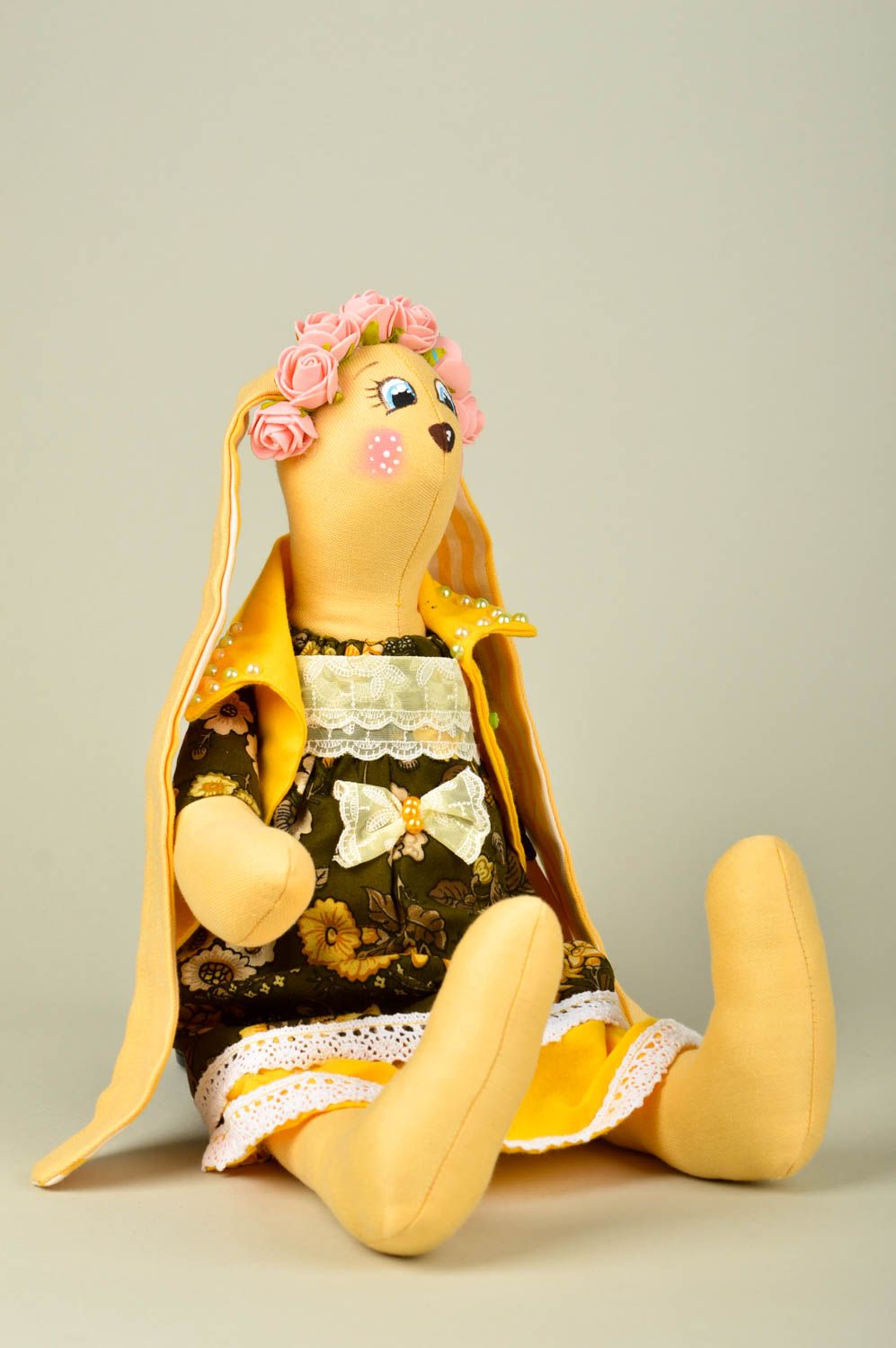 Coneja de peluche hermosa hecha a mano juguete de tela regalo original para niña foto 1