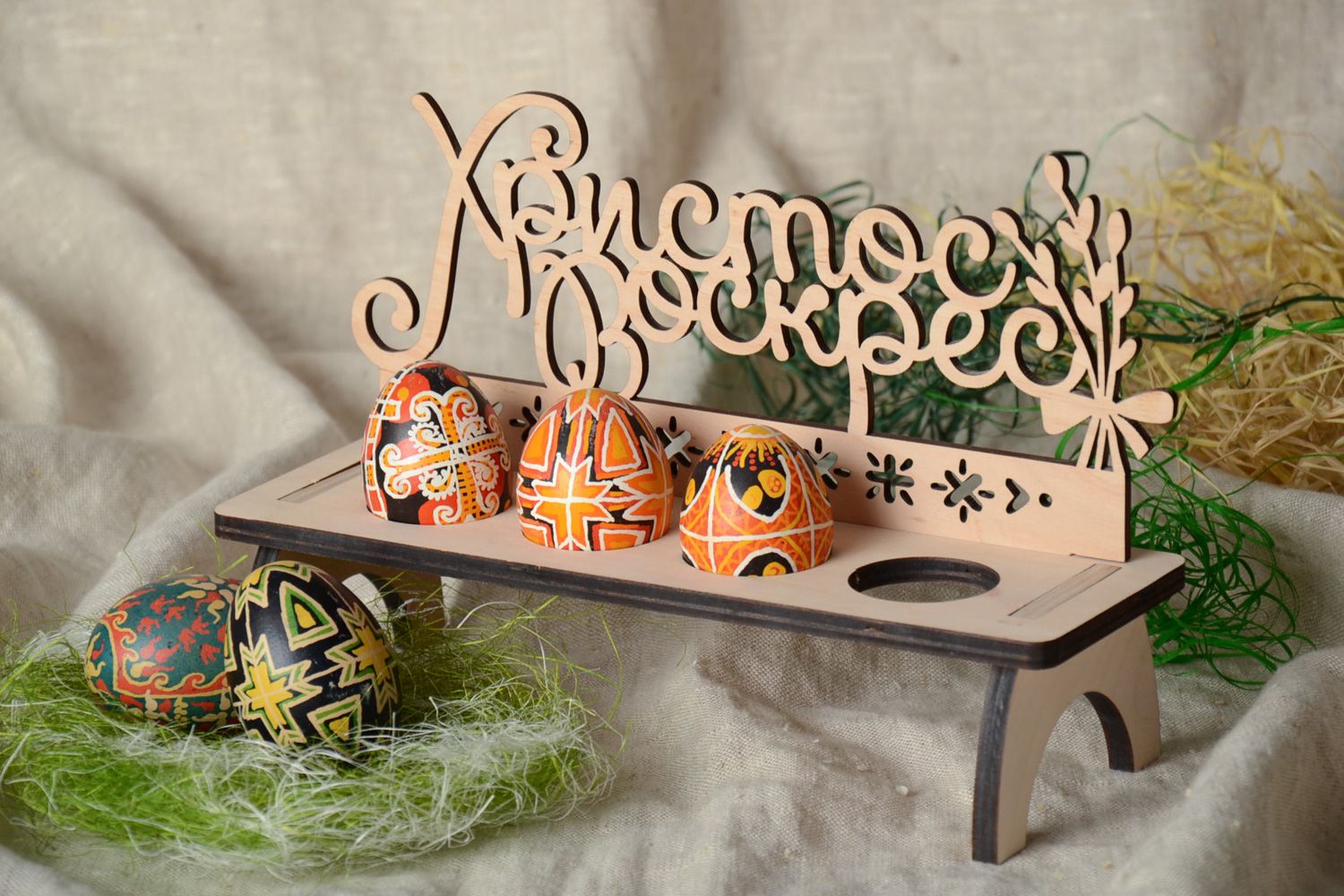 Support en bois pour oeufs de Pâques fait main à décorer Jésus est ressuscité photo 1