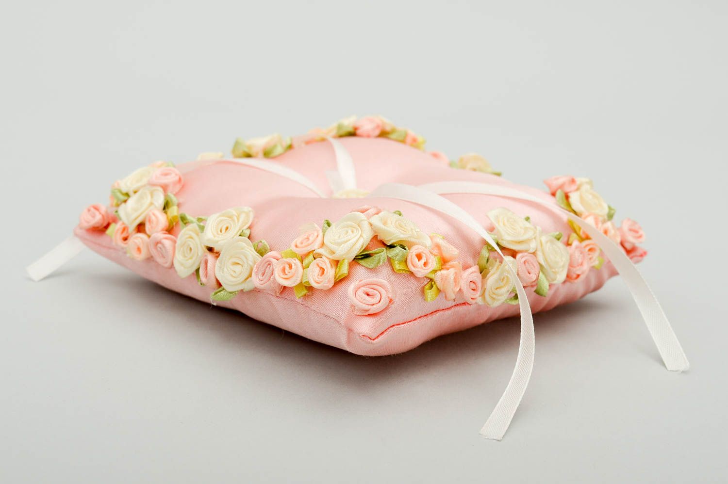 Handmade Eheringe Kissen Ringkissen rosa Accessoire für Hochzeit aus Atlas foto 3
