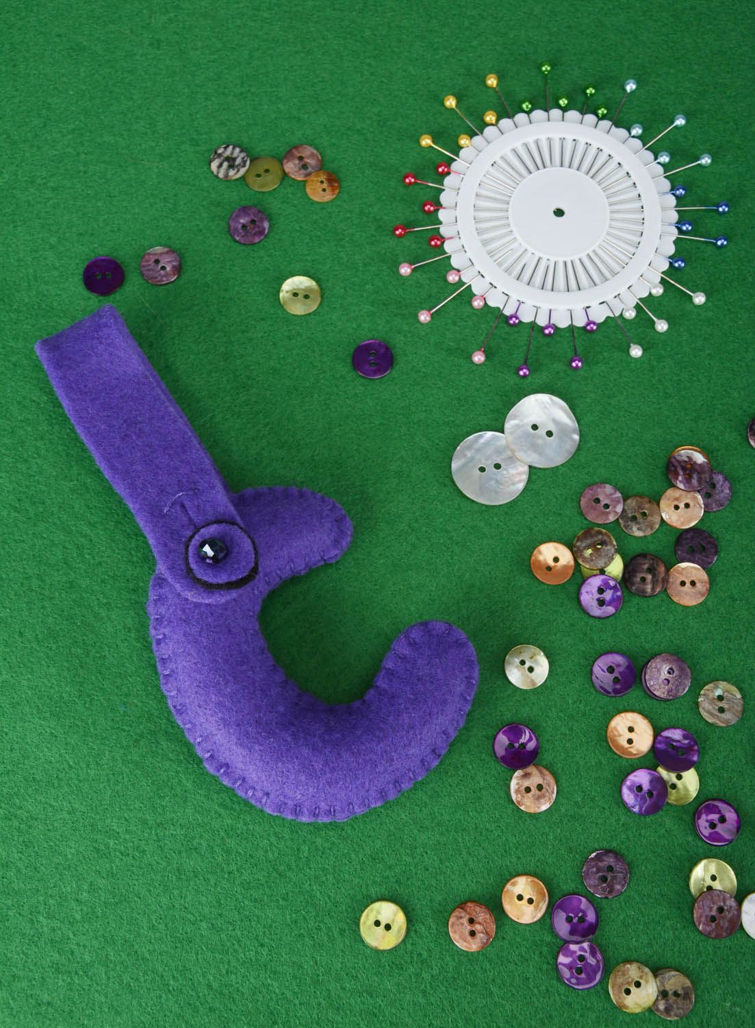 Декоративная буква С фиолетовая  фото 3