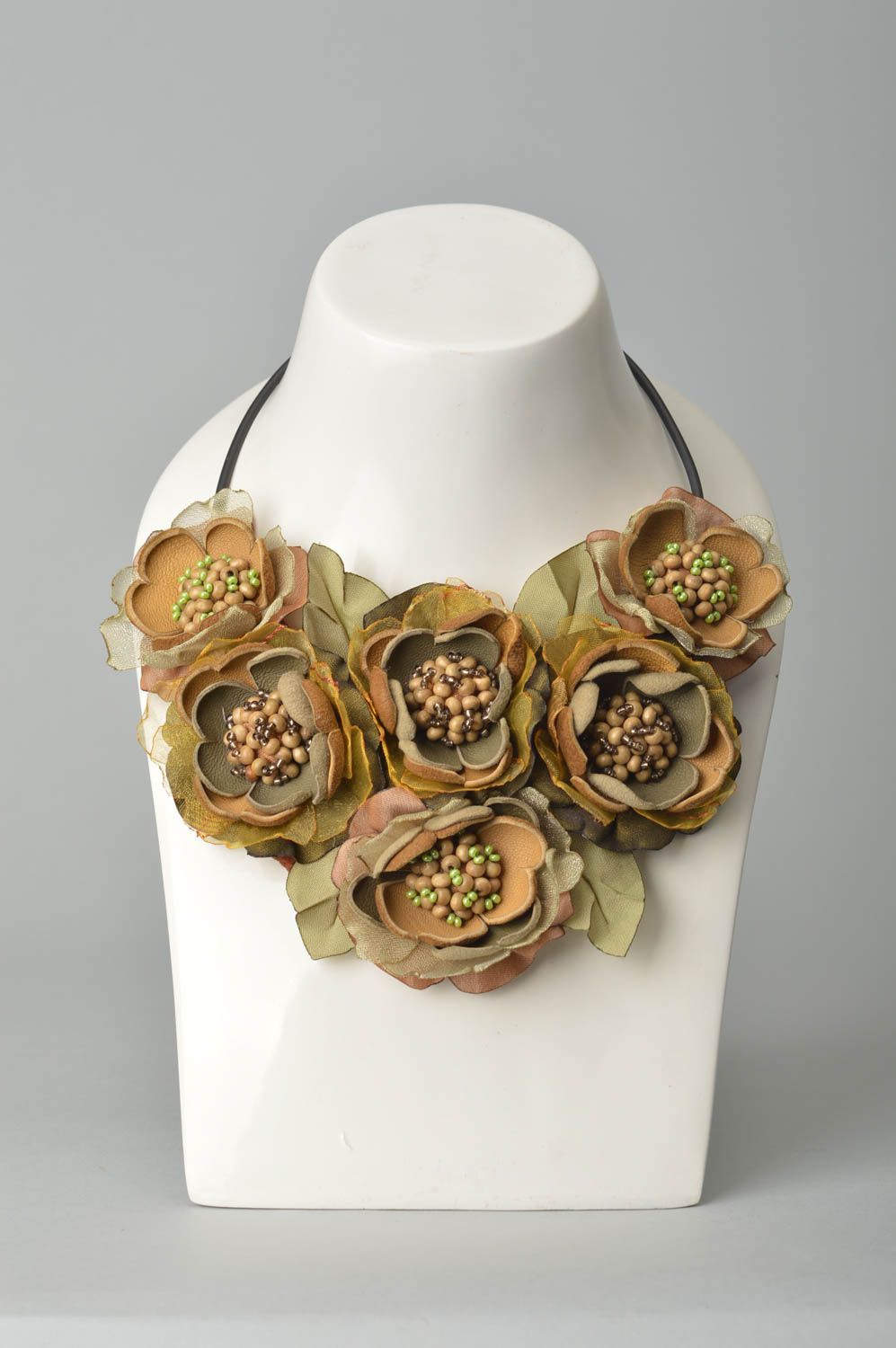 Handmade Blumen Collier Leder Schmuck Accessoire für Frauen khaki massiv foto 1