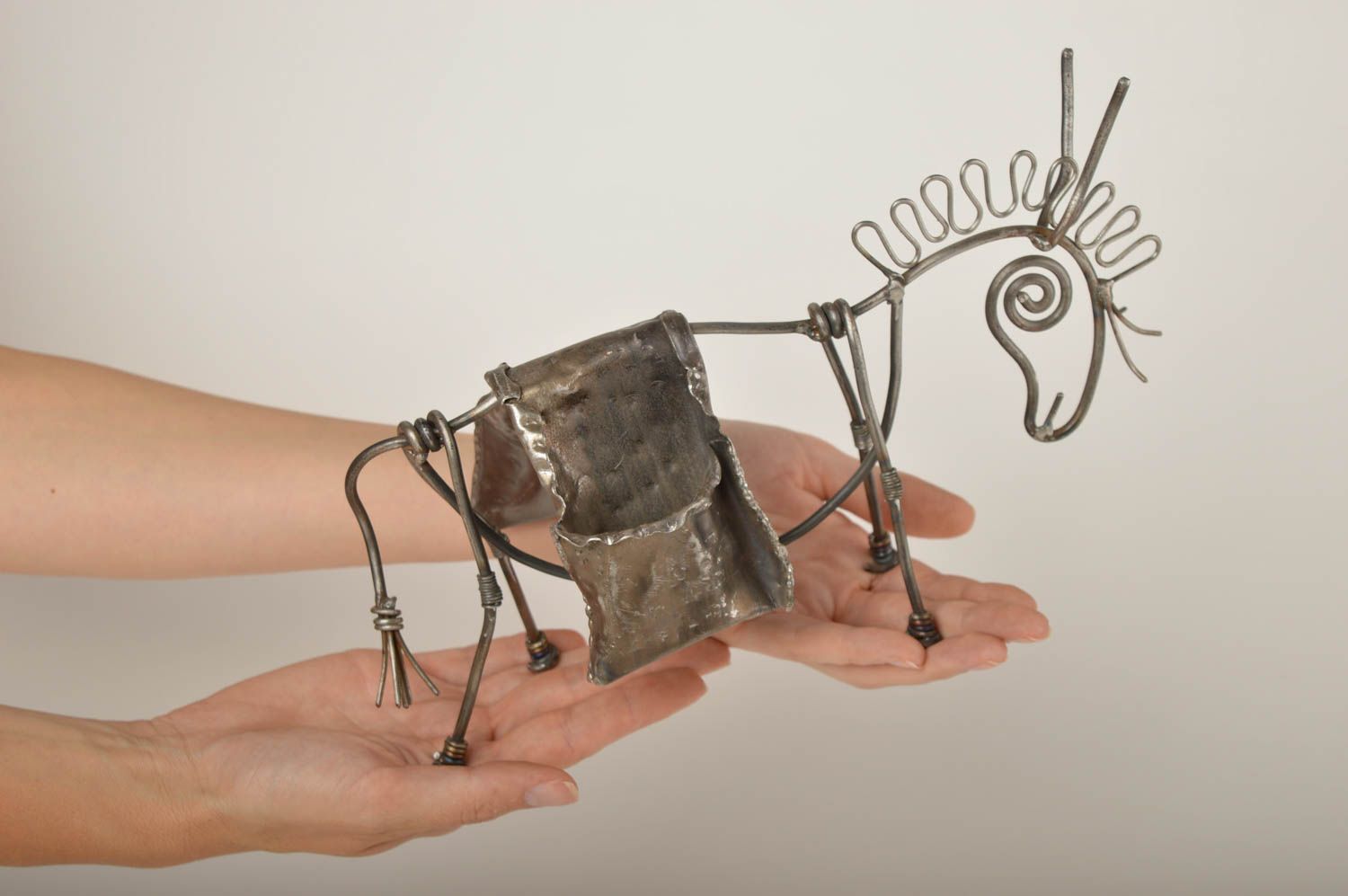 Figura de animal hecha a mano artículos de metal objeto de decoración Caballo  foto 2