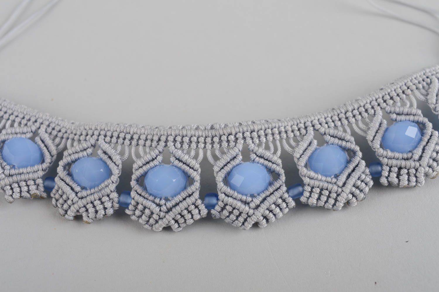 Collier textile Bijou fait main tricoté Accessoire femme avec perles et fils photo 4