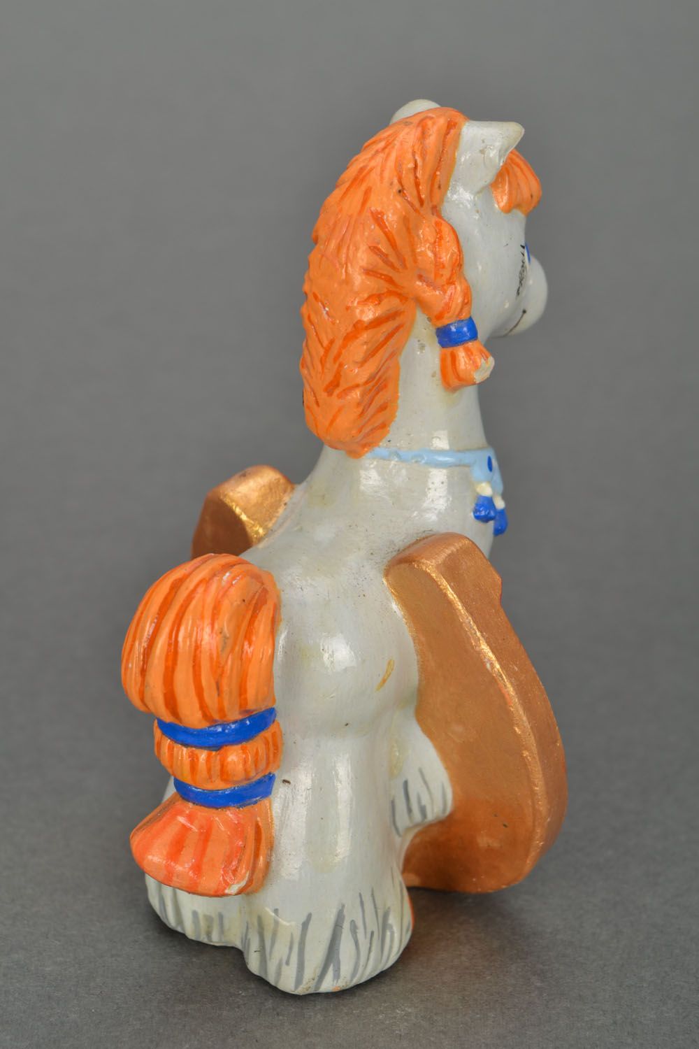 Estatueta de gesso pintada com tintas acrílicas em forma do cavalo  foto 5
