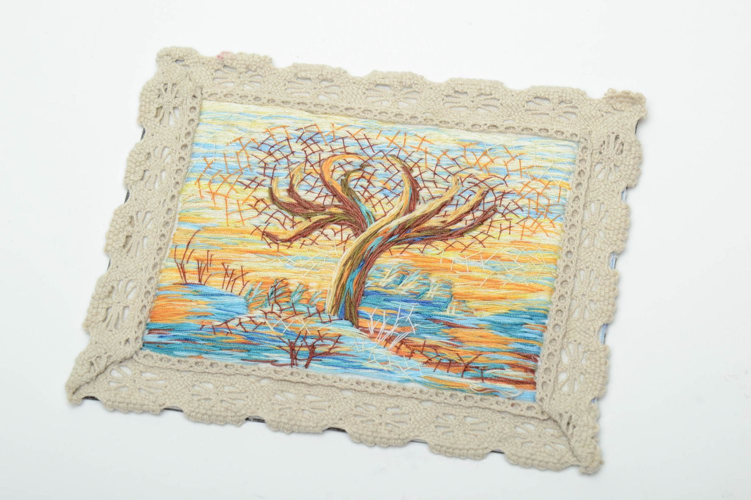 Embroidered fridge magnet-picture in lacy frame photo 2